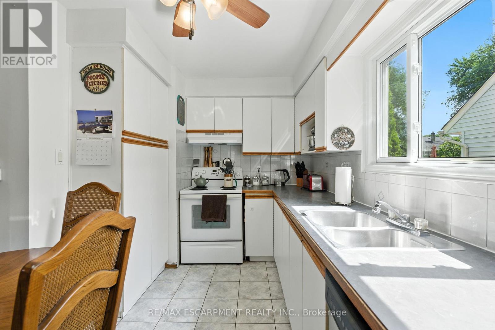 Photo 16 of 172 Adair Avenue N, Hamilton ON