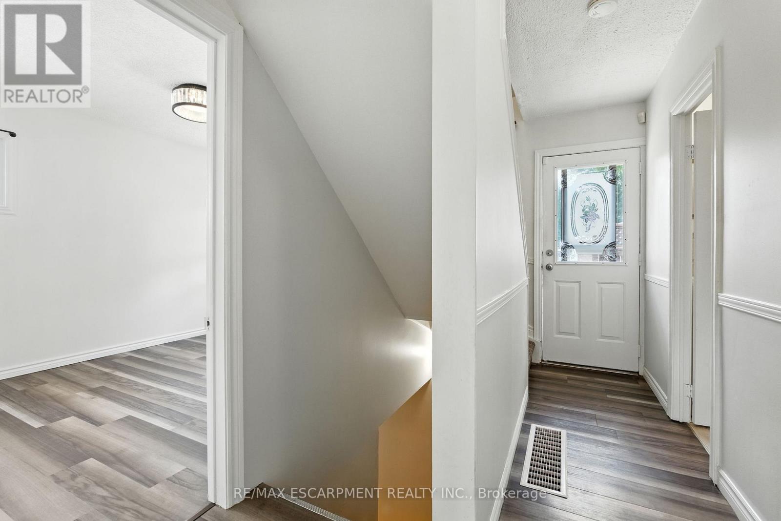 Photo 19 of 172 Adair Avenue N, Hamilton ON