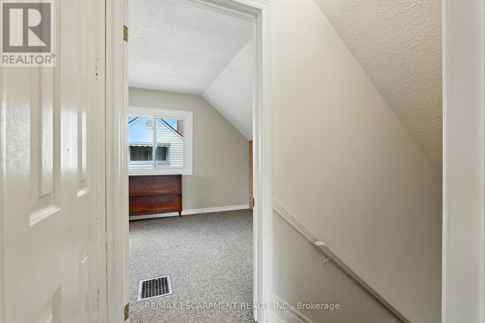 Photo 21 of 172 Adair Avenue N, Hamilton ON