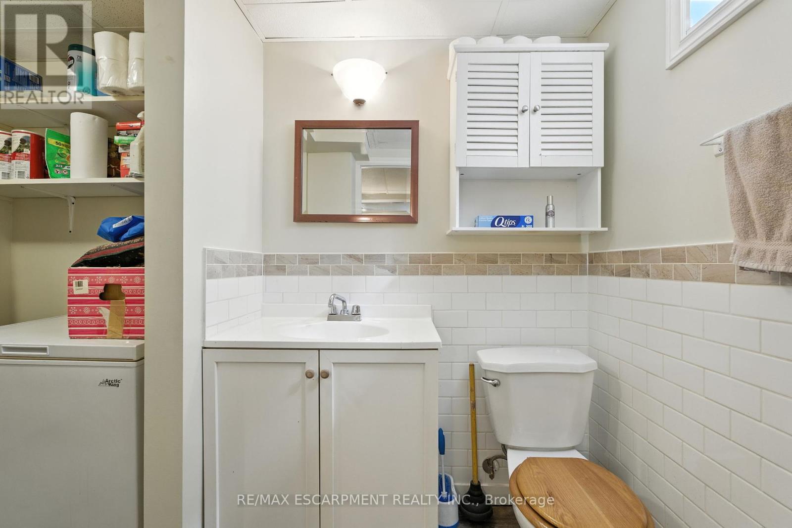 Photo 31 of 172 Adair Avenue N, Hamilton ON