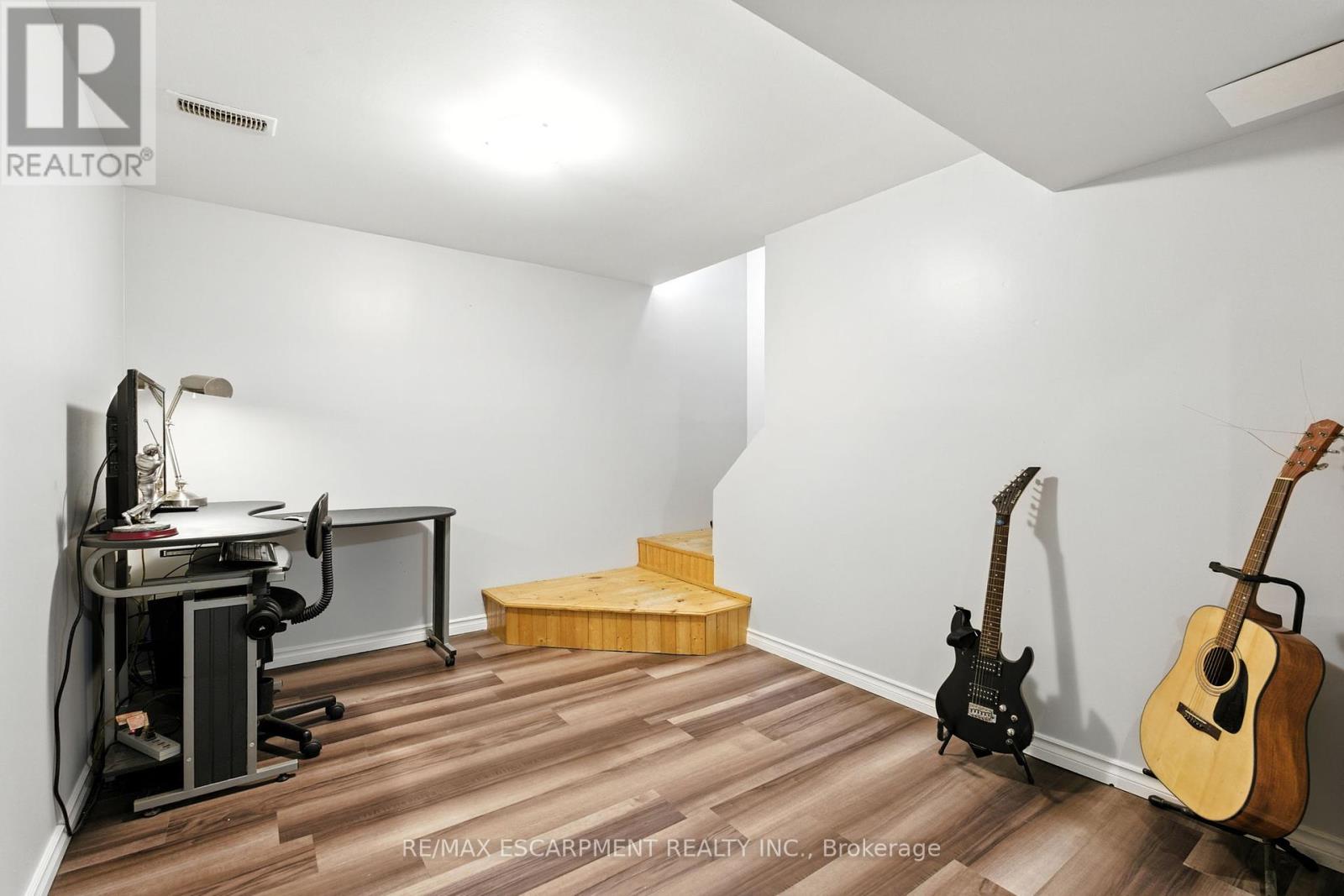 Photo 34 of 172 Adair Avenue N, Hamilton ON