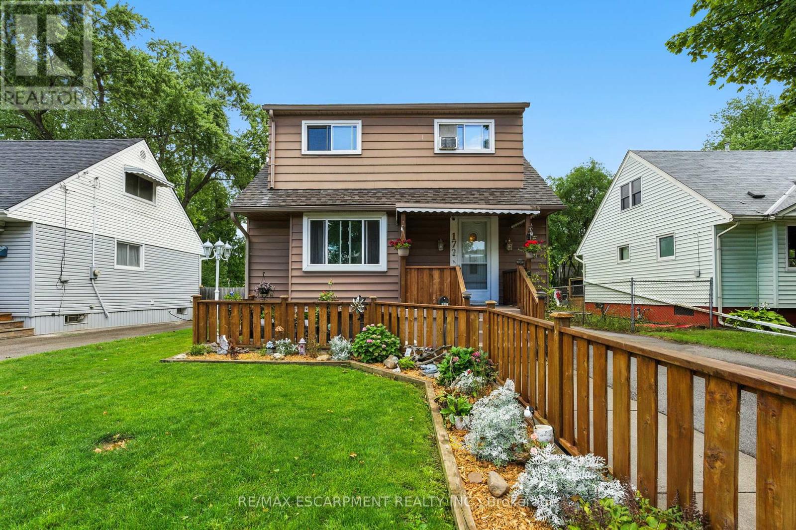 Photo 4 of 172 Adair Avenue N, Hamilton ON