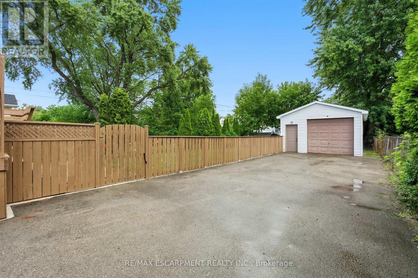 Photo 5 of 172 Adair Avenue N, Hamilton ON