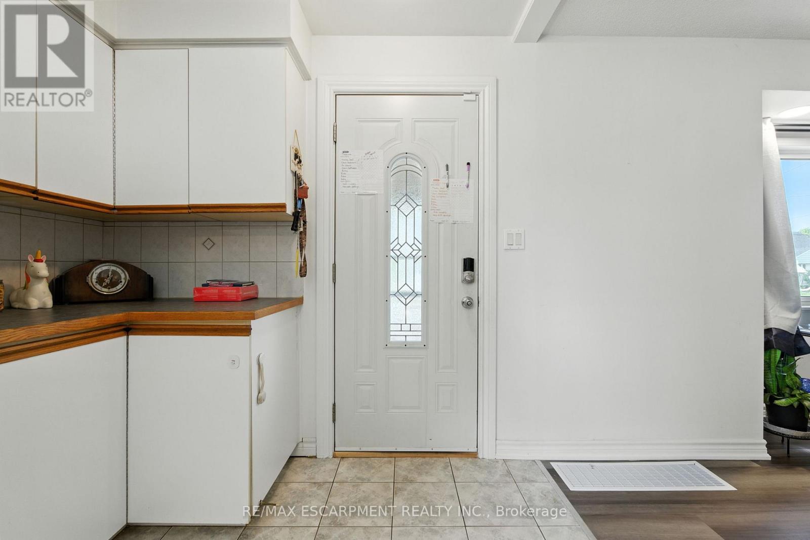 Photo 8 of 172 Adair Avenue N, Hamilton ON