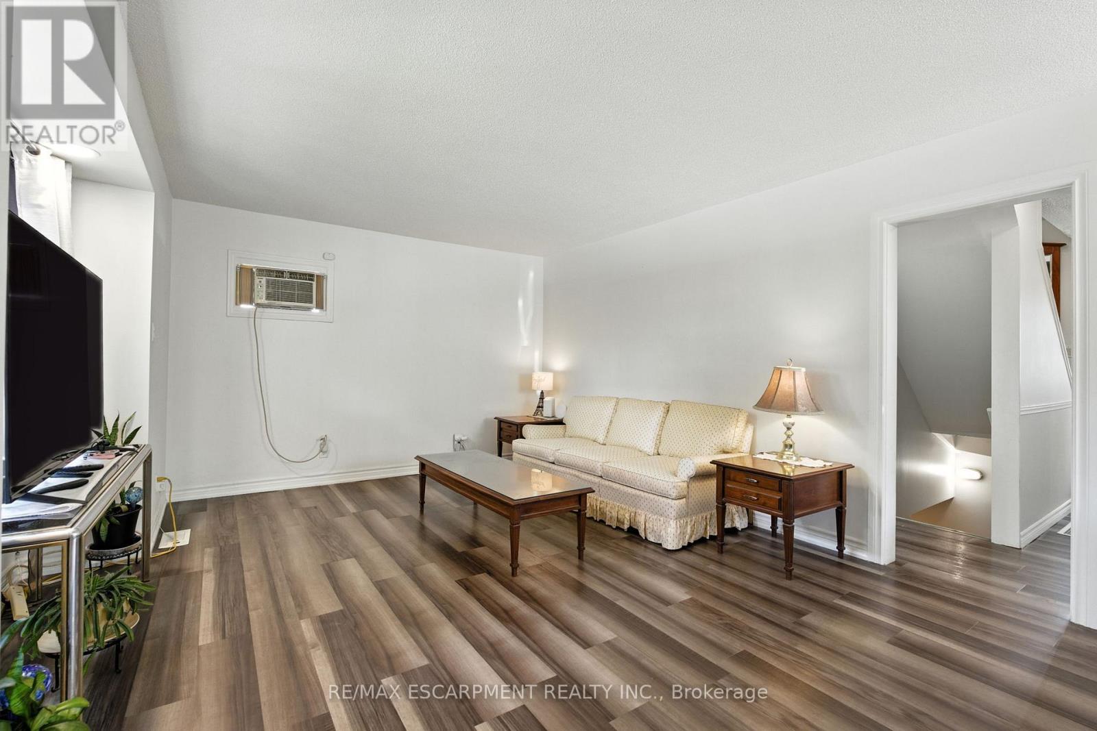 Photo 9 of 172 Adair Avenue N, Hamilton ON