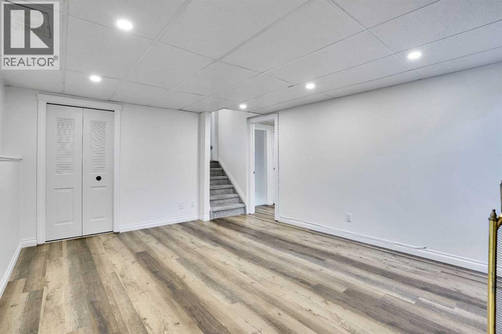 Photo 12 of 76 Coach Manor Rise Sw, Calgary AB