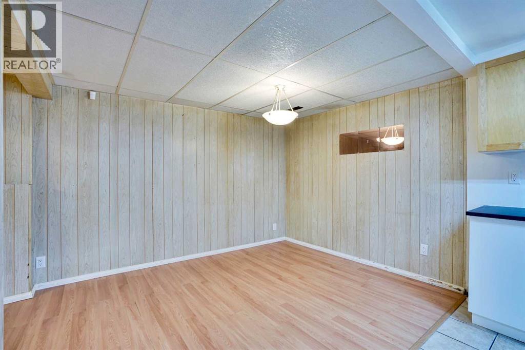 Photo 23 of 76 Coach Manor Rise Sw, Calgary AB