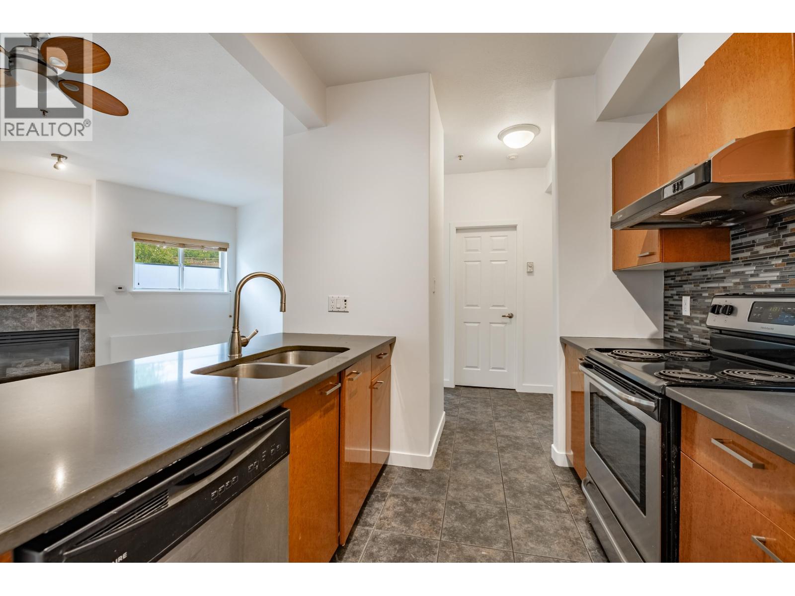 Photo 2 of 103 1688 E 8th Avenue, Vancouver BC