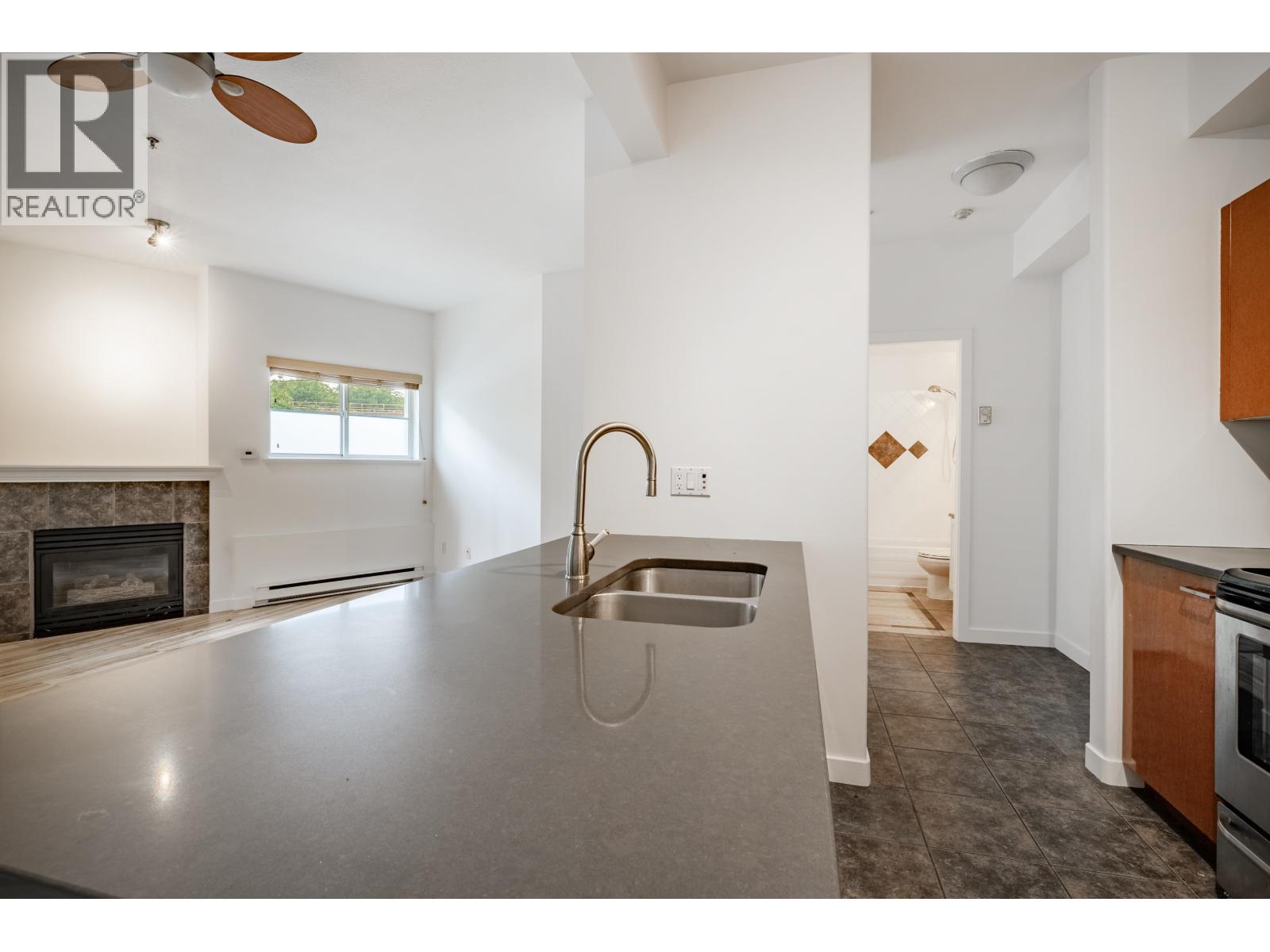 Photo 3 of 103 1688 E 8th Avenue, Vancouver BC