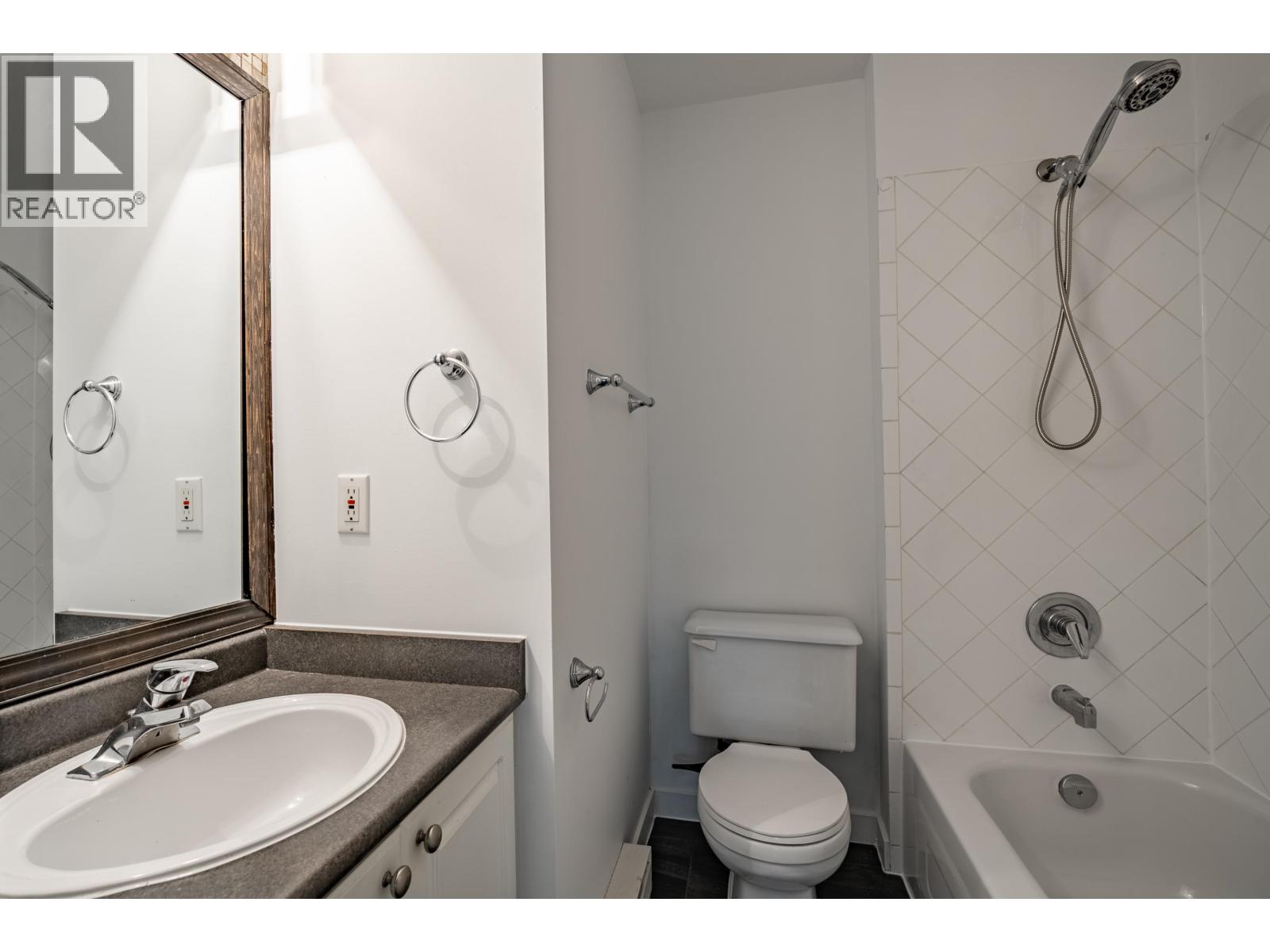 Photo 9 of 103 1688 E 8th Avenue, Vancouver BC