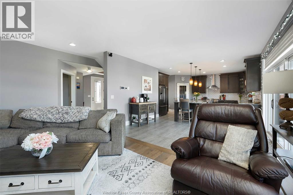 Photo 4 of 202 Summer Street, Lakeshore ON