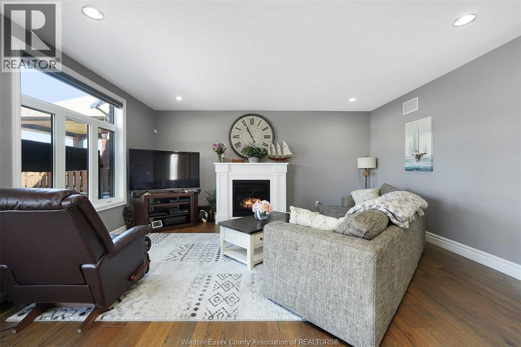 Photo 11 of 202 Summer Street, Lakeshore ON