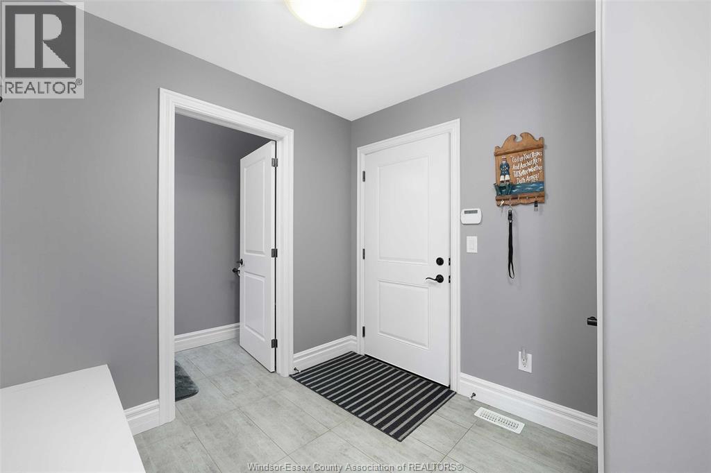 Photo 26 of 202 Summer Street, Lakeshore ON