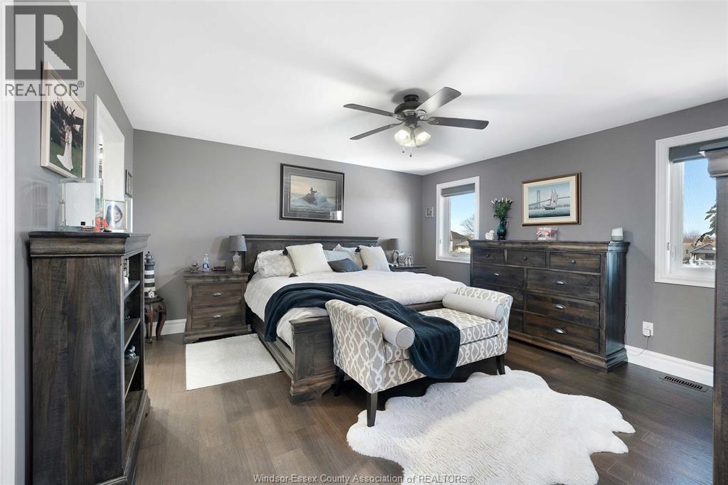 Photo 5 of 202 Summer Street, Lakeshore ON