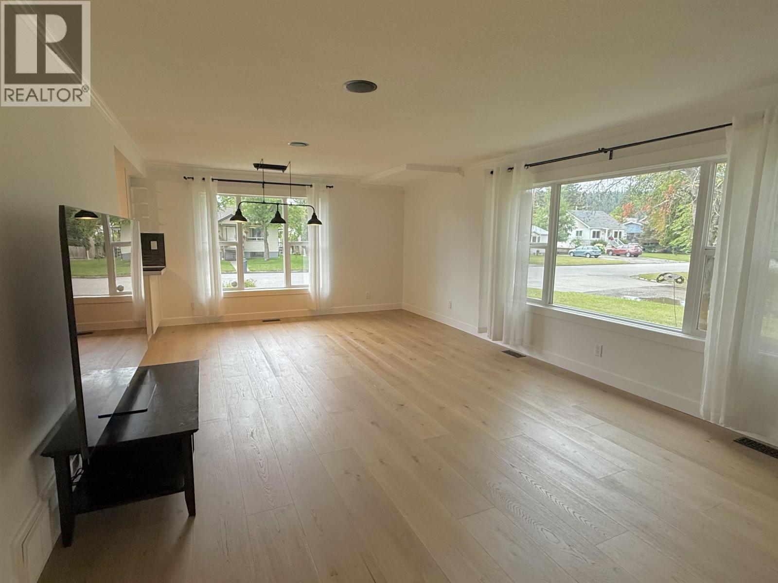 Photo 2 of 1789 Hemlock Street, Prince George BC