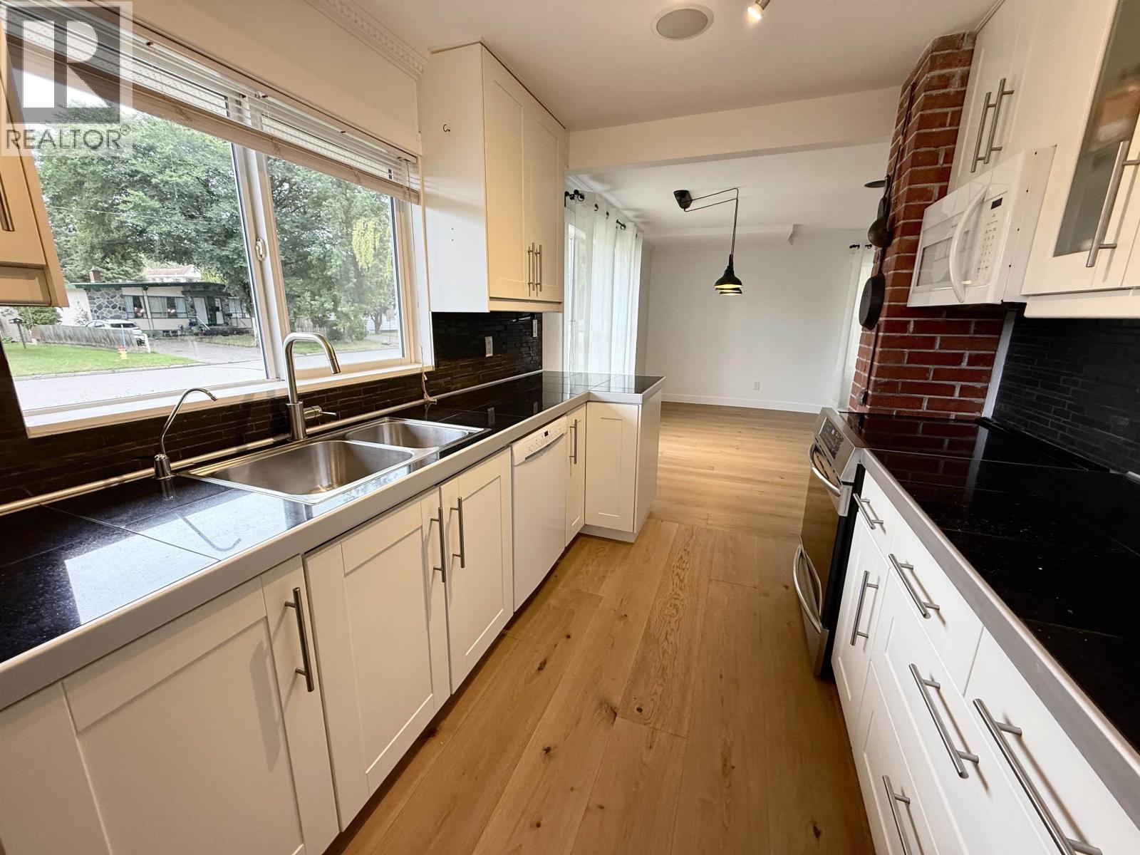 Photo 8 of 1789 Hemlock Street, Prince George BC