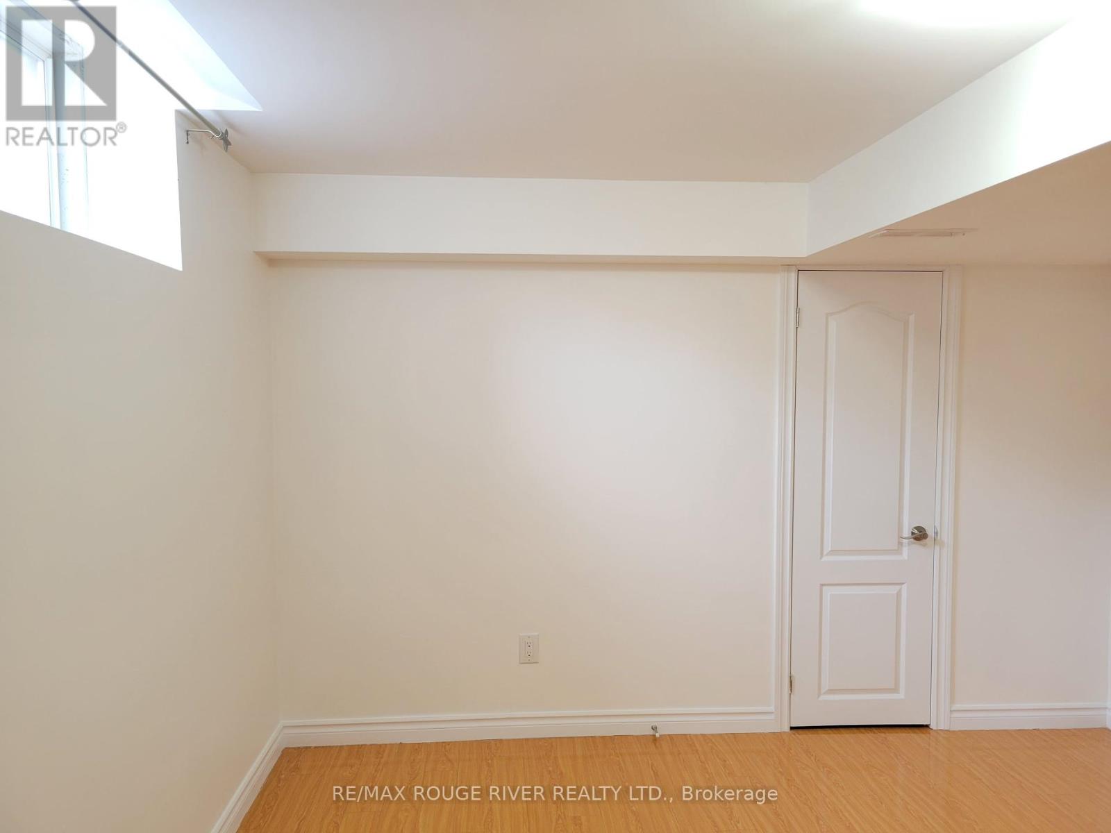 Photo 19 of 33 Gloria Crescent, Whitby ON