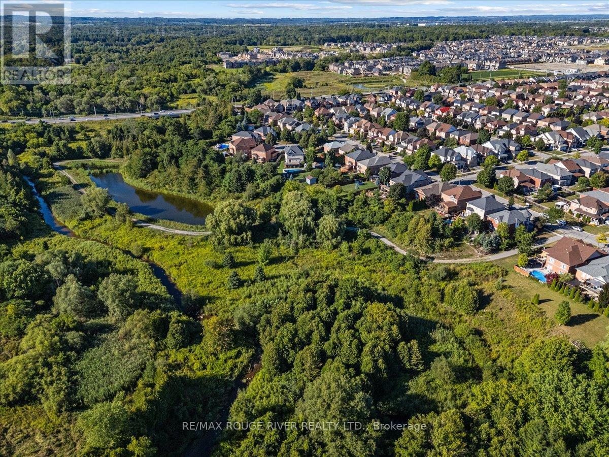 Photo 27 of 33 Gloria Crescent, Whitby ON