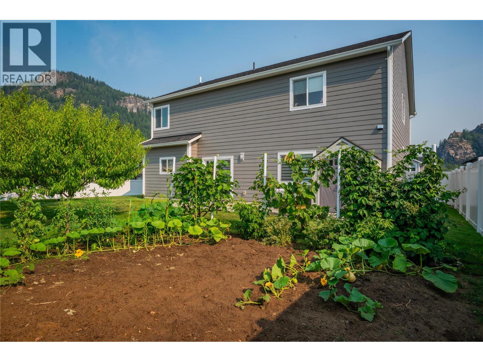 1532 ASPEN Lane, Castlegar