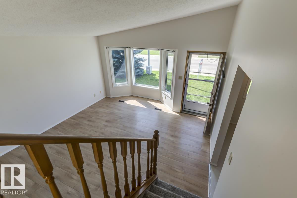 Photo 10 of 7711 189 St Nw, Edmonton AB