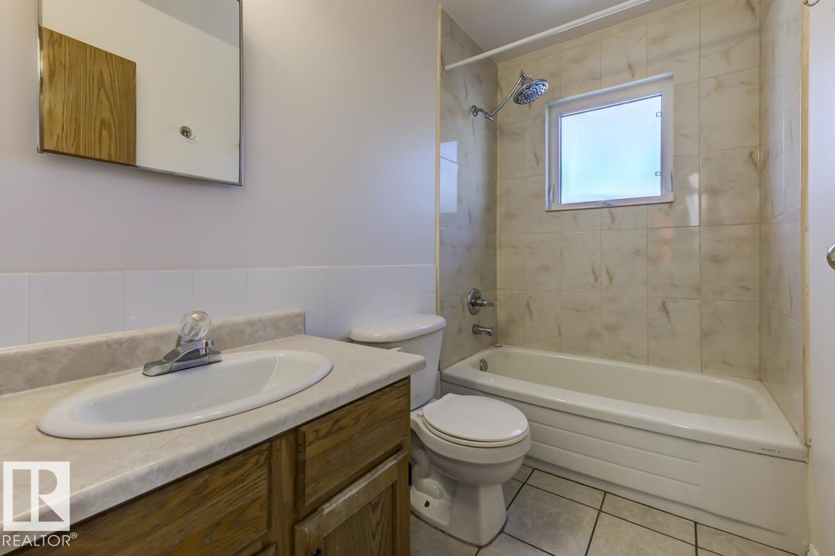 Photo 2 of 7711 189 St Nw, Edmonton AB