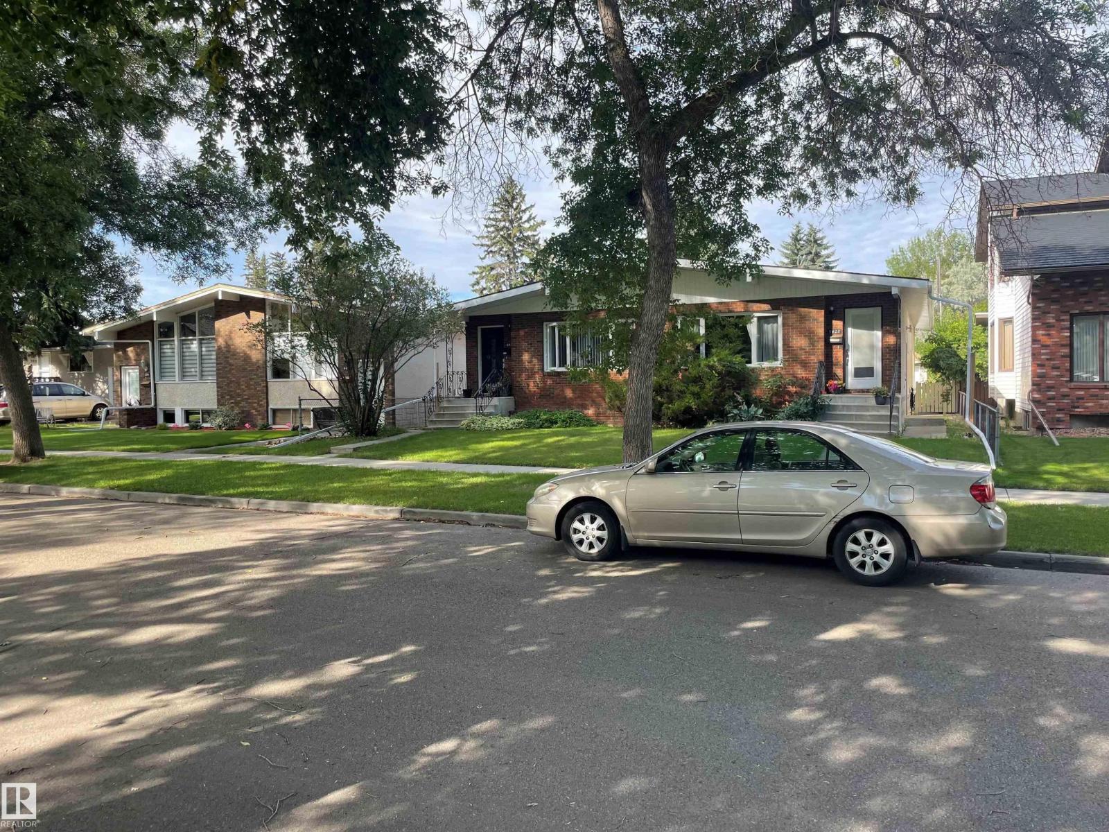 Photo 19 of 9426 9428 96 A St Nw, Edmonton AB