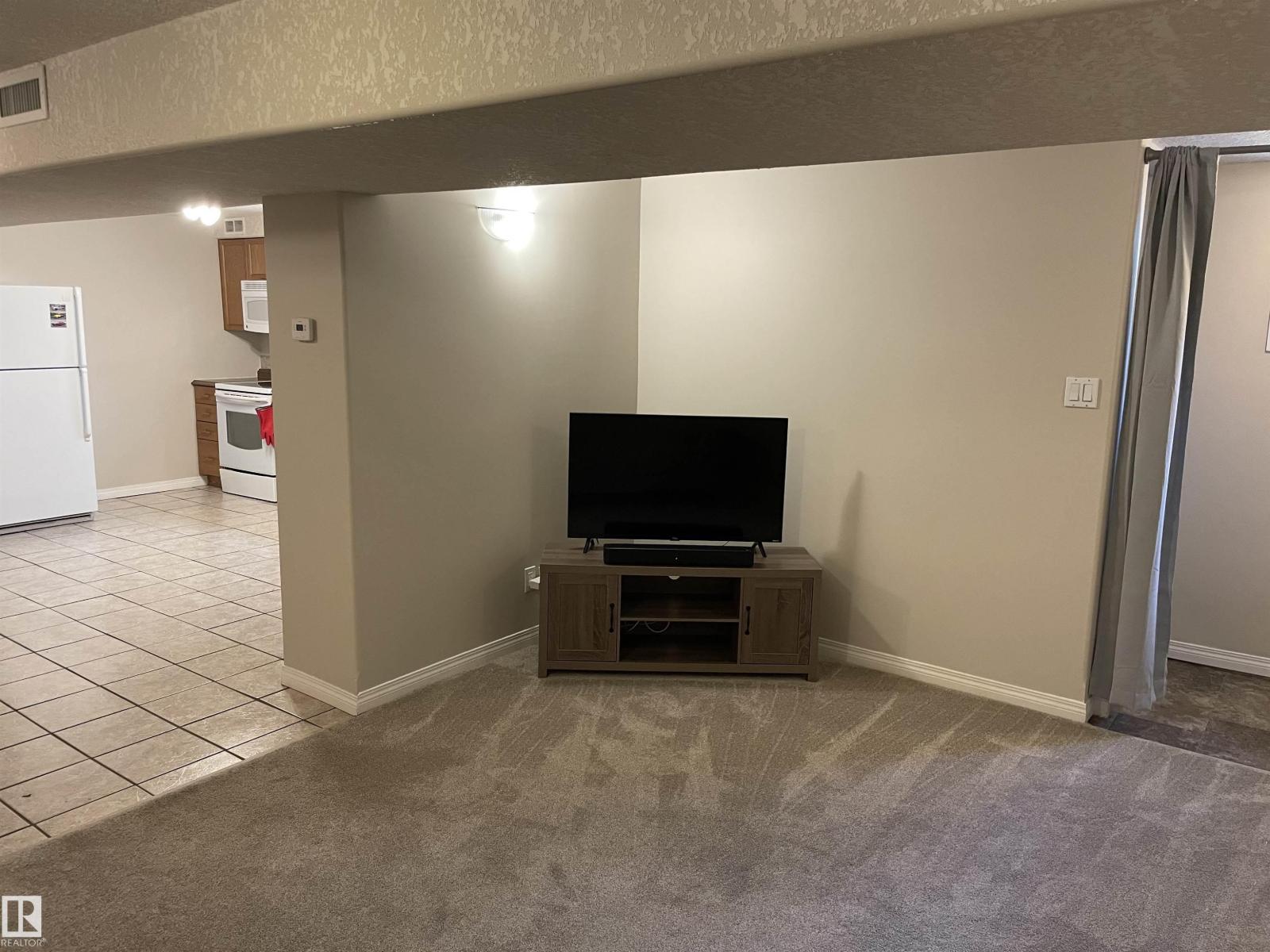 Photo 13 of 9426 9428 96 A St Nw, Edmonton AB