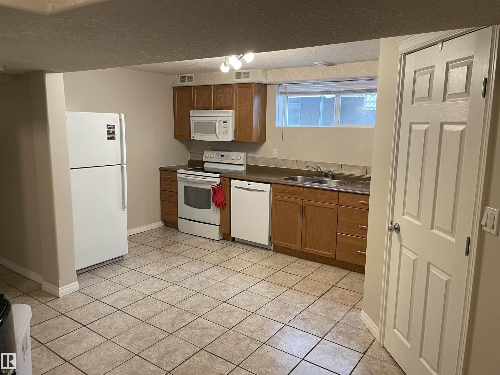Photo 26 of 9426 9428 96 A St Nw, Edmonton AB