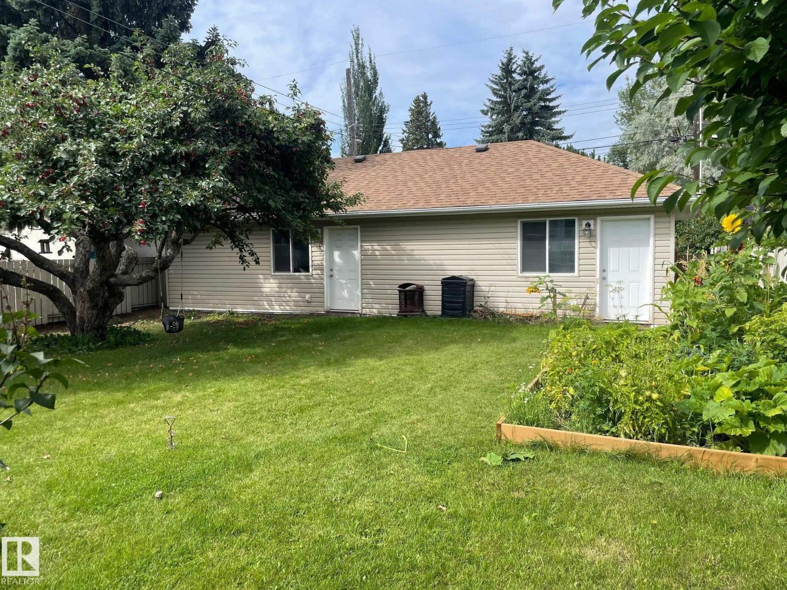 Photo 1 of 9426 9428 96 A St Nw, Edmonton AB