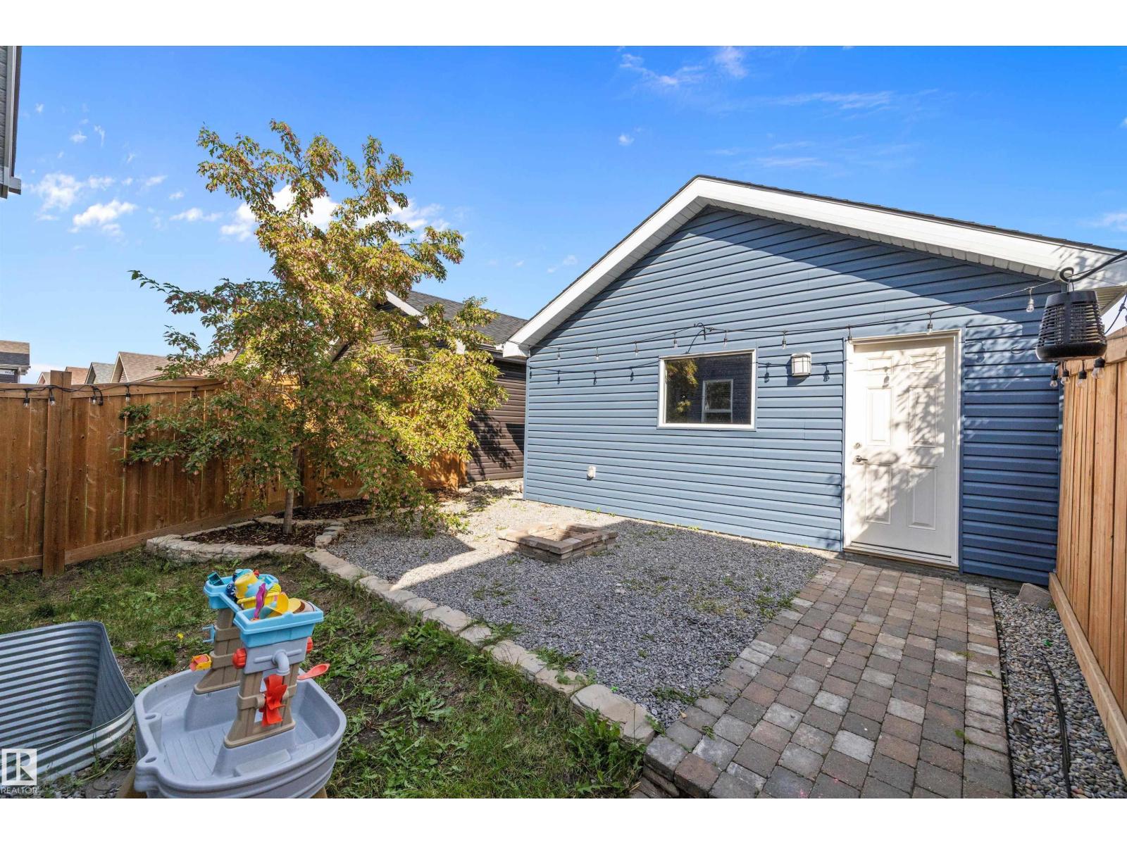 Photo 11 of 17439 77 St Nw, Edmonton AB