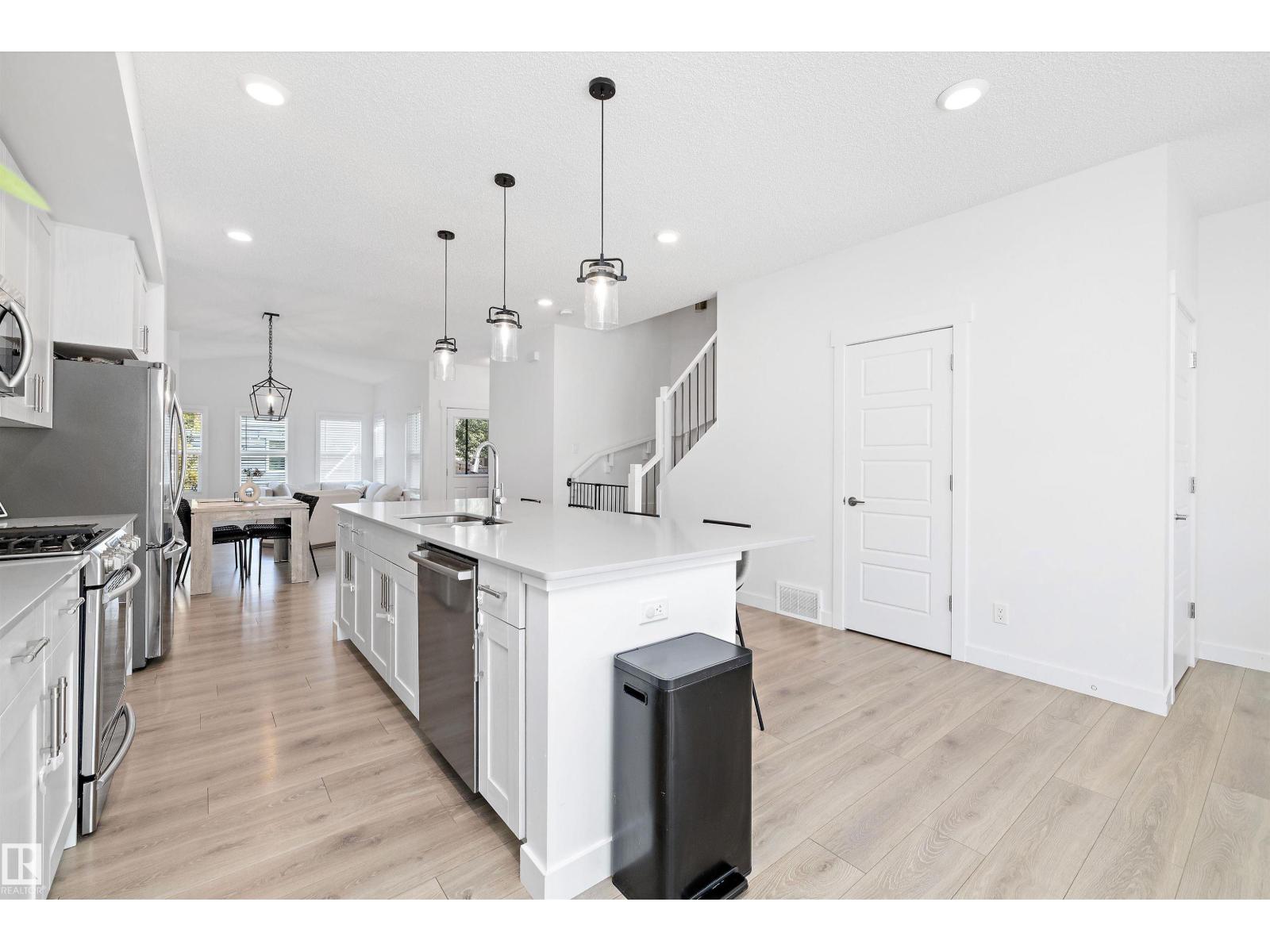Photo 5 of 17439 77 St Nw, Edmonton AB