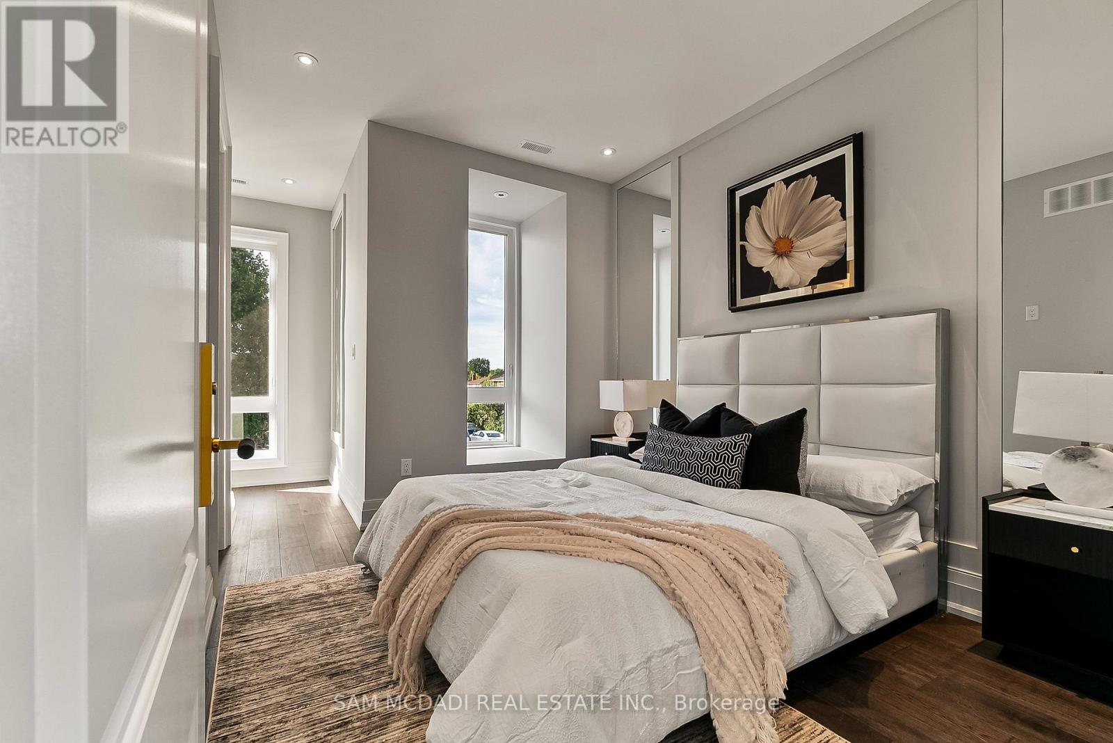 Photo 25 of 321 Morden Road, Oakville ON