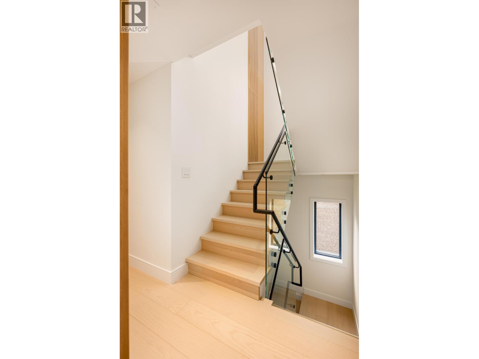 Photo 10 of 2 5937 Holland Street, Vancouver BC