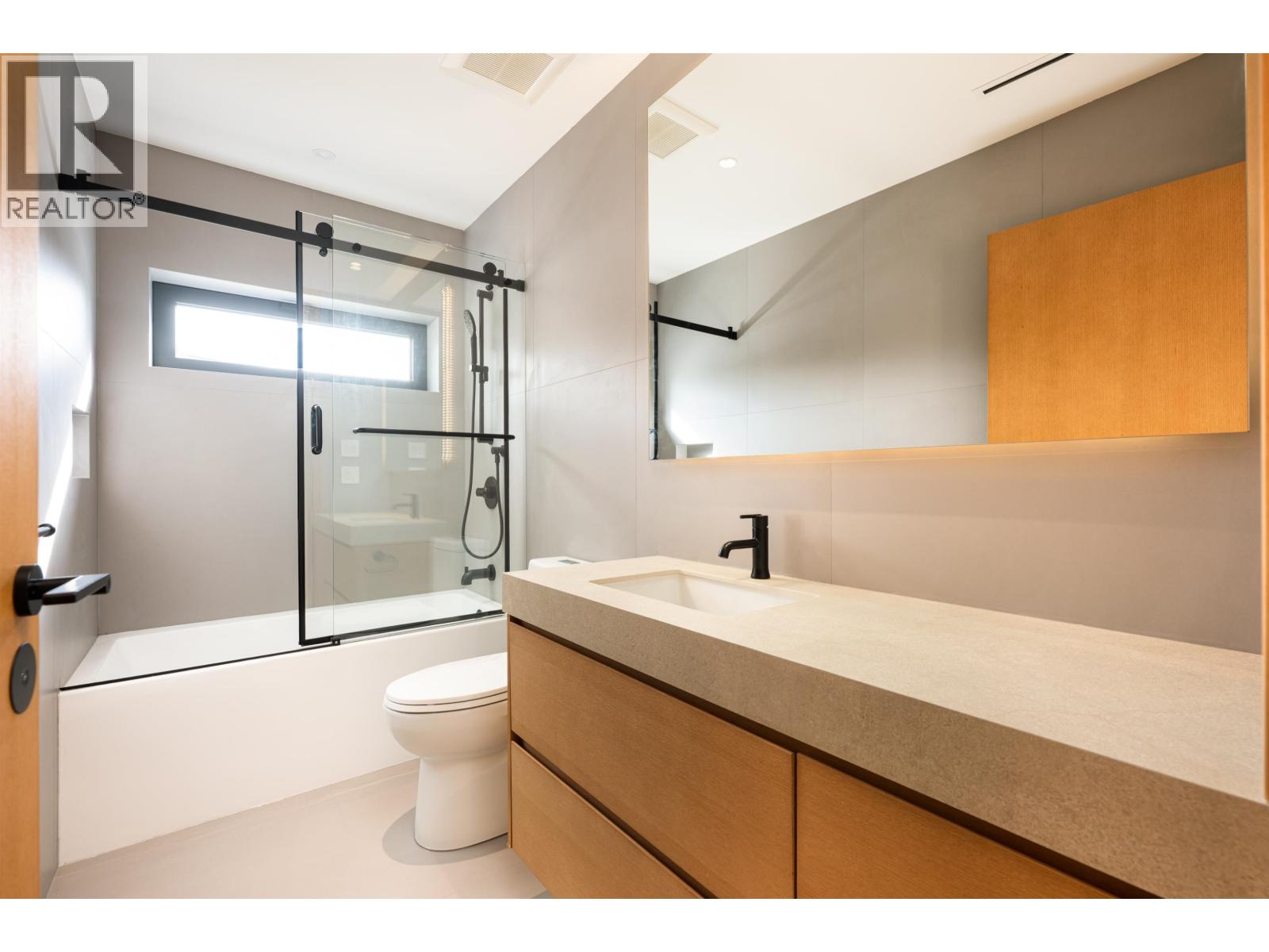 Photo 15 of 2 5937 Holland Street, Vancouver BC