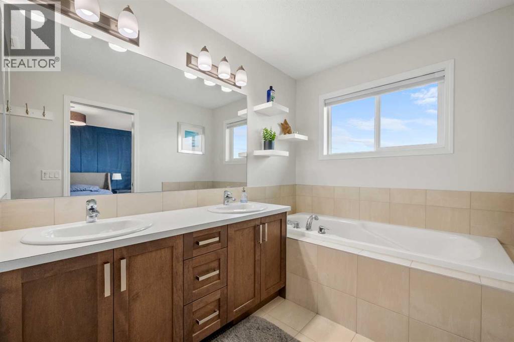 Photo 22 of 681 Hillcrest Road Sw, Airdrie AB