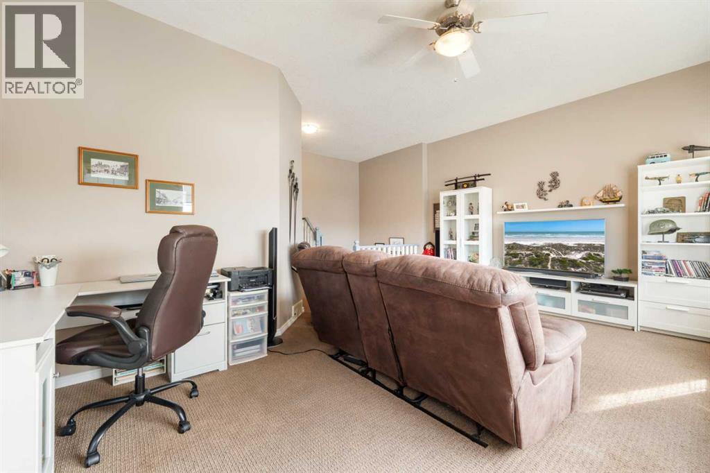 Photo 23 of 34 Crystalridge Close, Okotoks AB