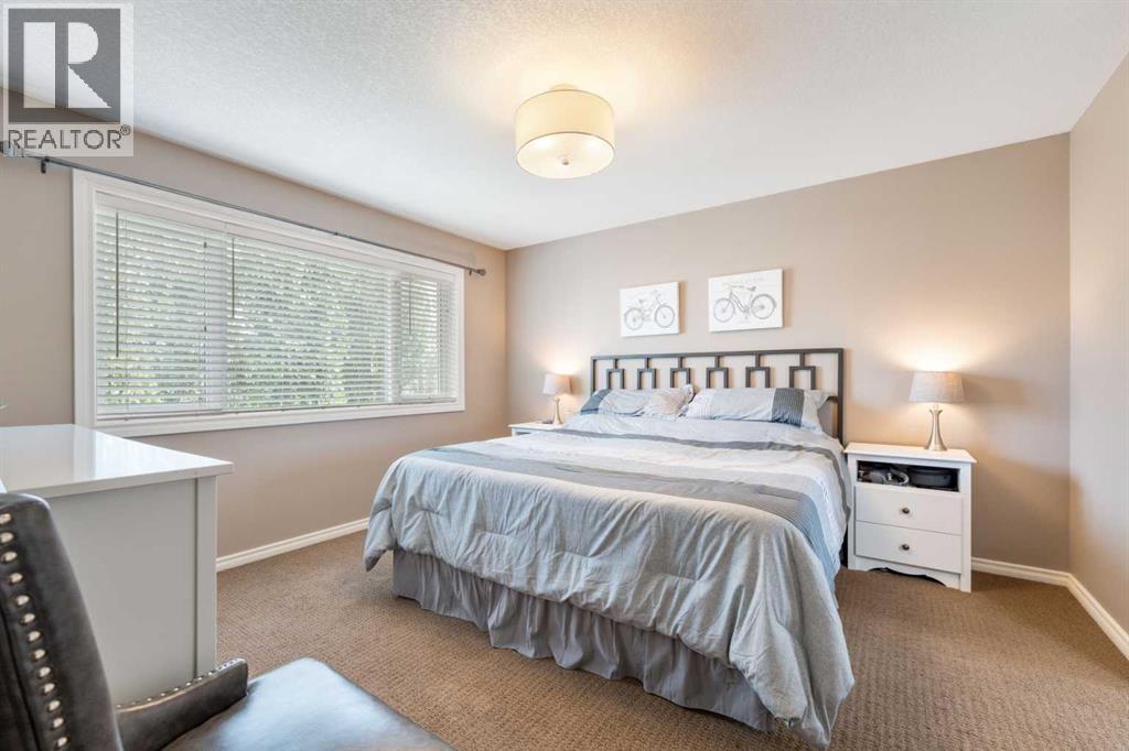 Photo 28 of 34 Crystalridge Close, Okotoks AB