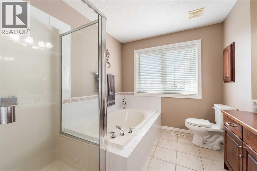 Photo 6 of 34 Crystalridge Close, Okotoks AB