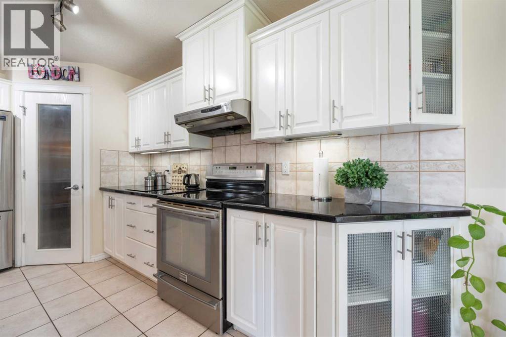 Photo 15 of 34 Crystalridge Close, Okotoks AB
