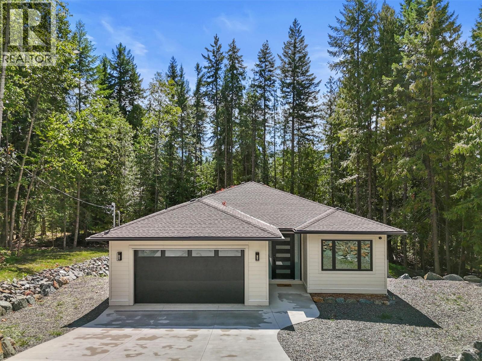 Photo 16 of 7279 Birch Close, Anglemont BC