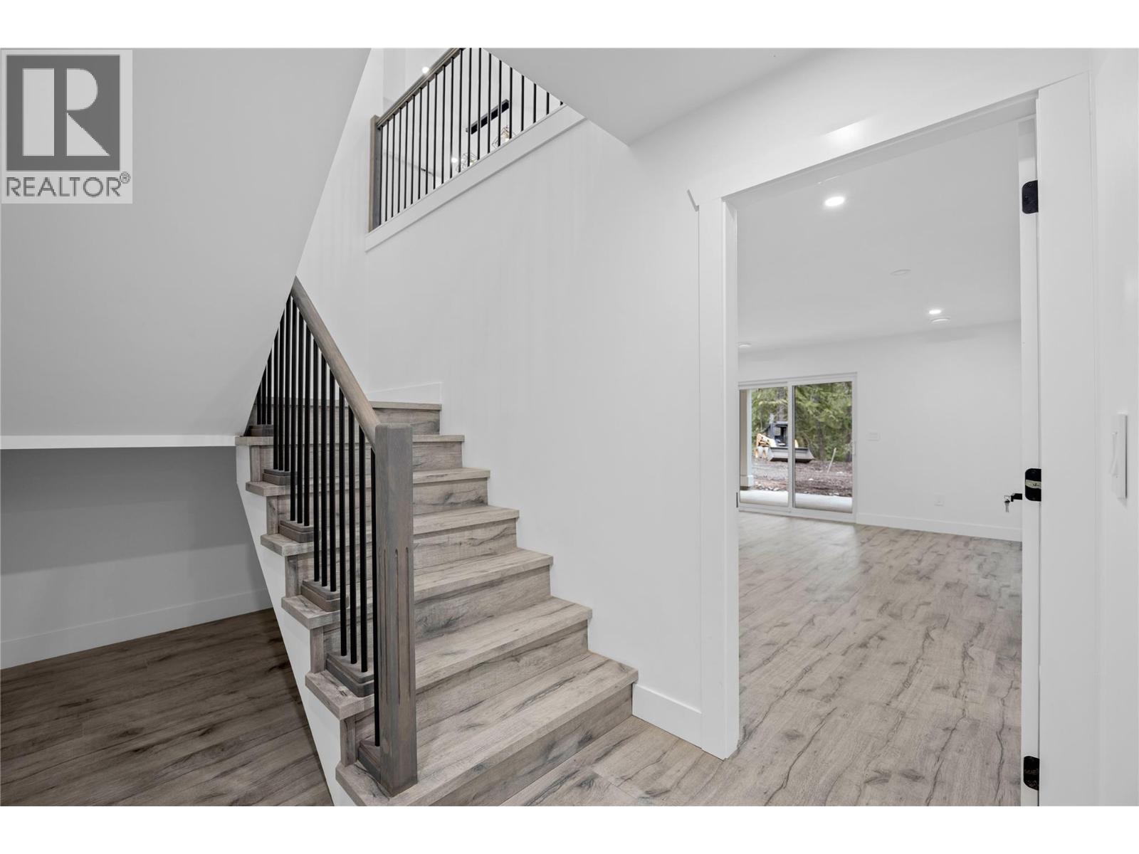 Photo 14 of 7279 Birch Close, Anglemont BC