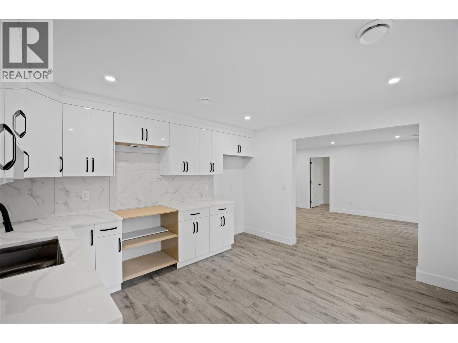 Photo 15 of 7279 Birch Close, Anglemont BC