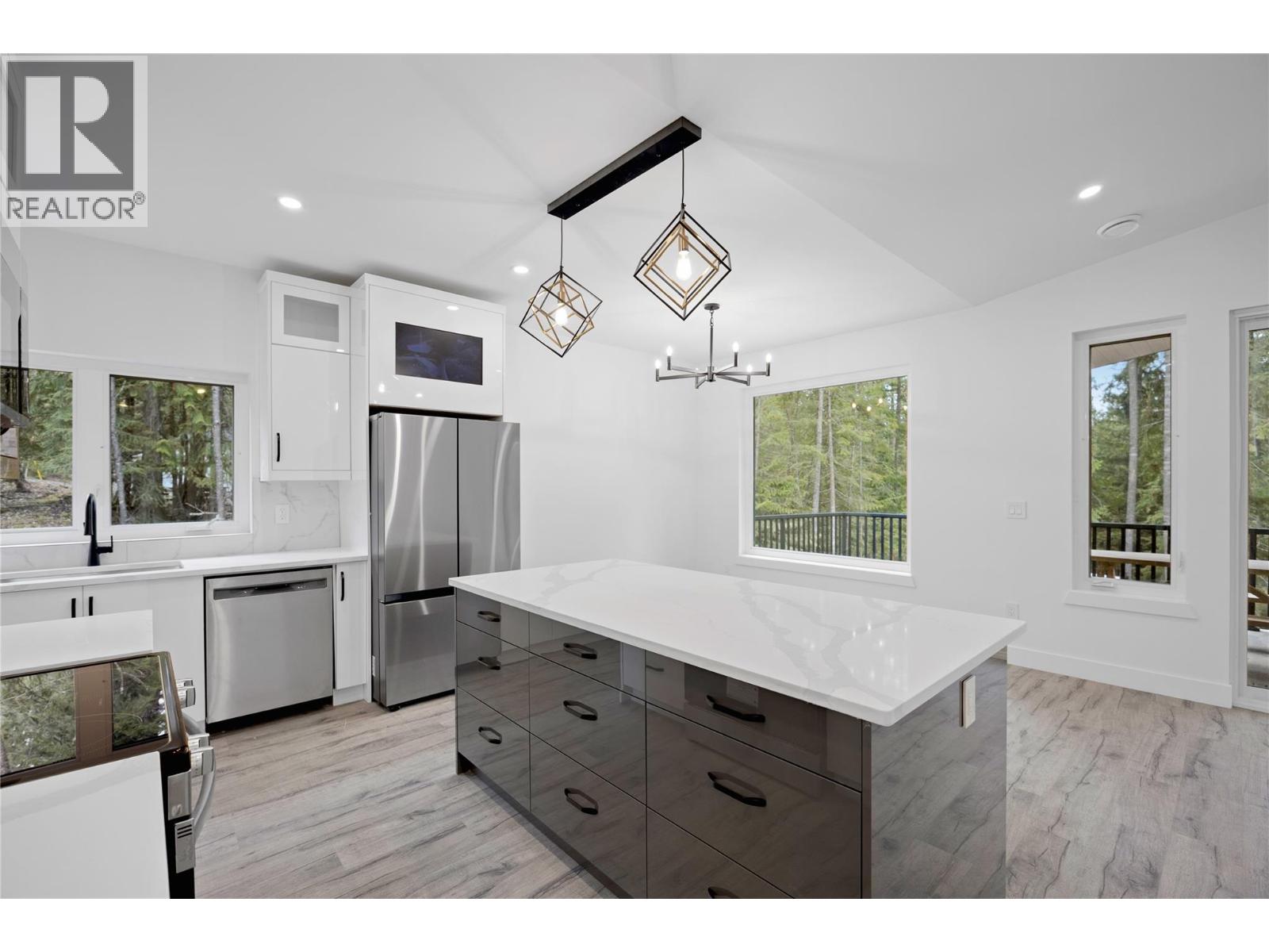 Photo 4 of 7279 Birch Close, Anglemont BC