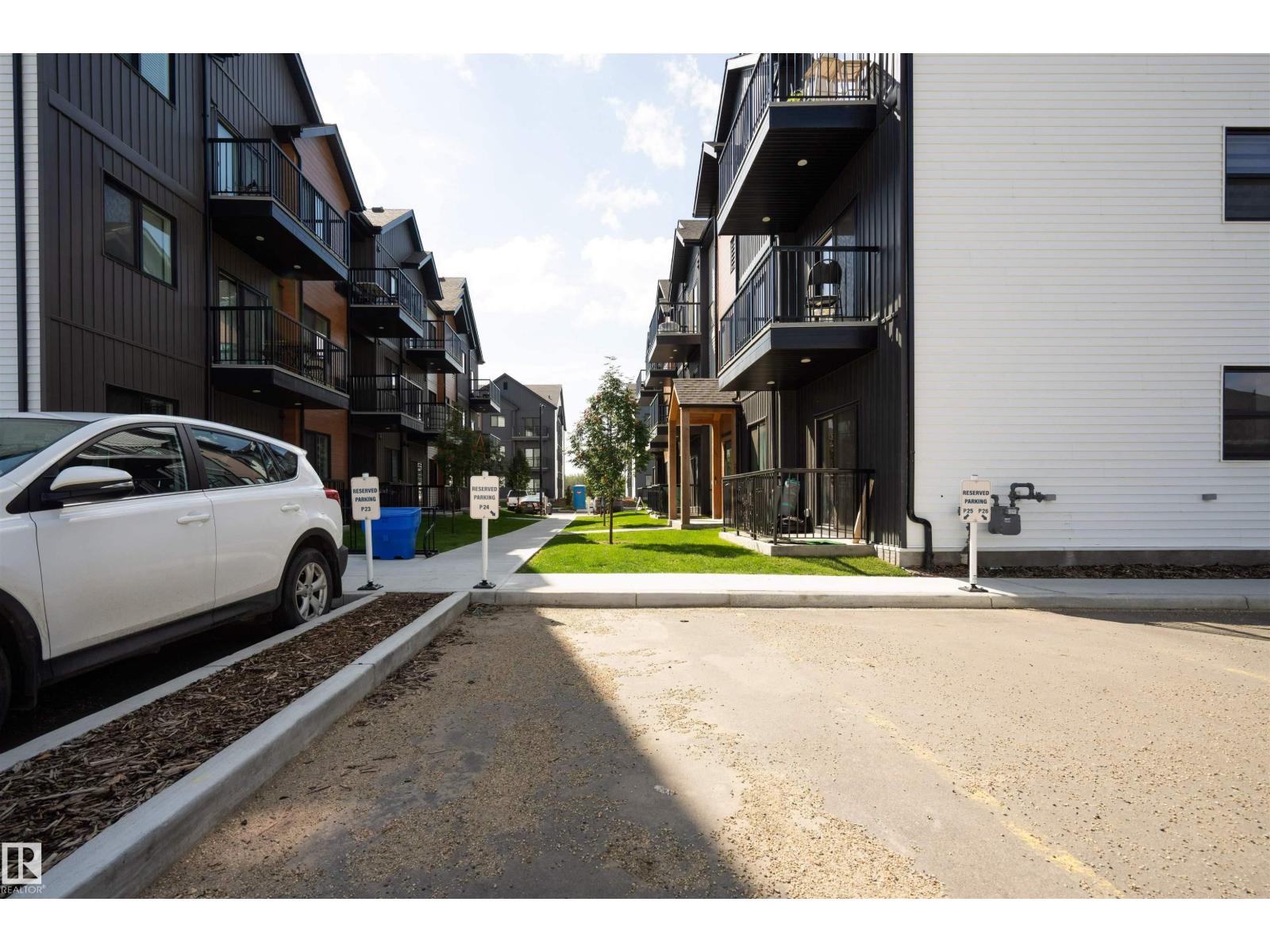 Photo 16 of 108 9227 228 Street Nw Nw, Edmonton AB