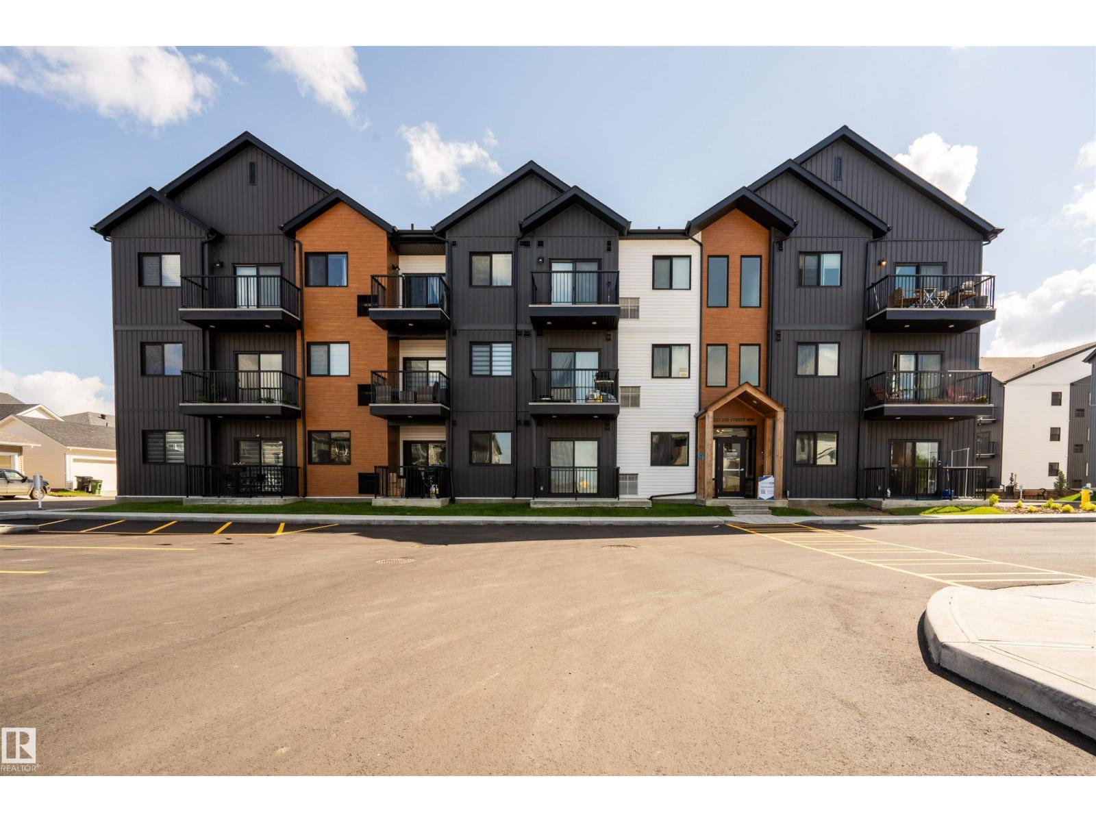 Photo 25 of 108 9227 228 Street Nw Nw, Edmonton AB