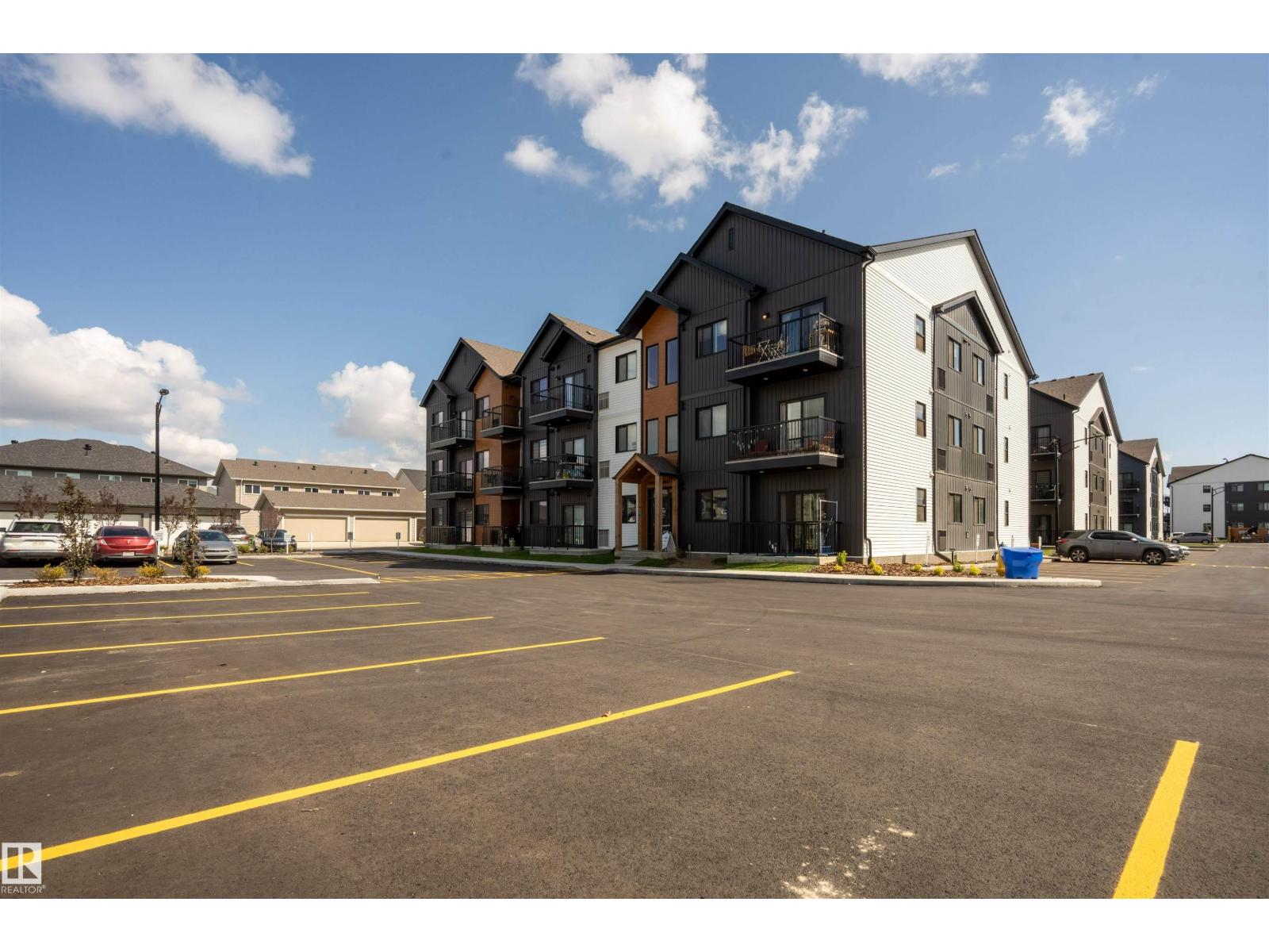 Photo 23 of 108 9227 228 Street Nw Nw, Edmonton AB