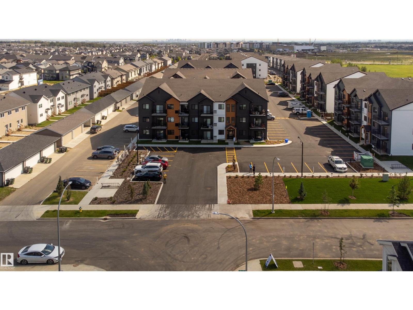 Photo 8 of 108 9227 228 Street Nw Nw, Edmonton AB