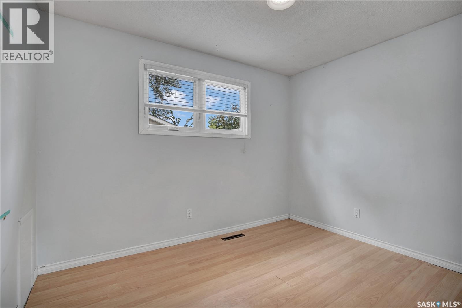 Photo 16 of 26 Columbia Drive, Saskatoon SK