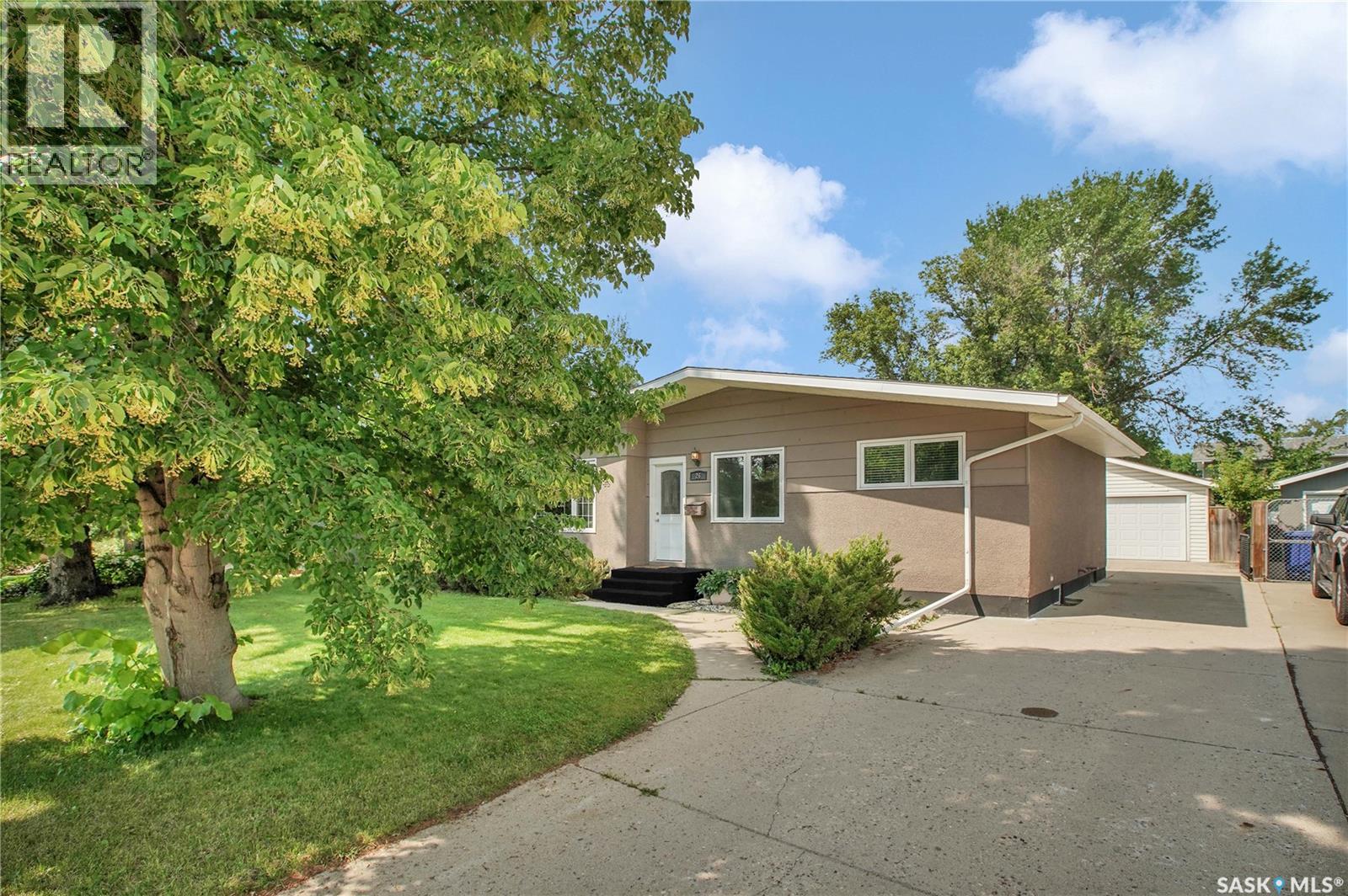Photo 2 of 26 Columbia Drive, Saskatoon SK