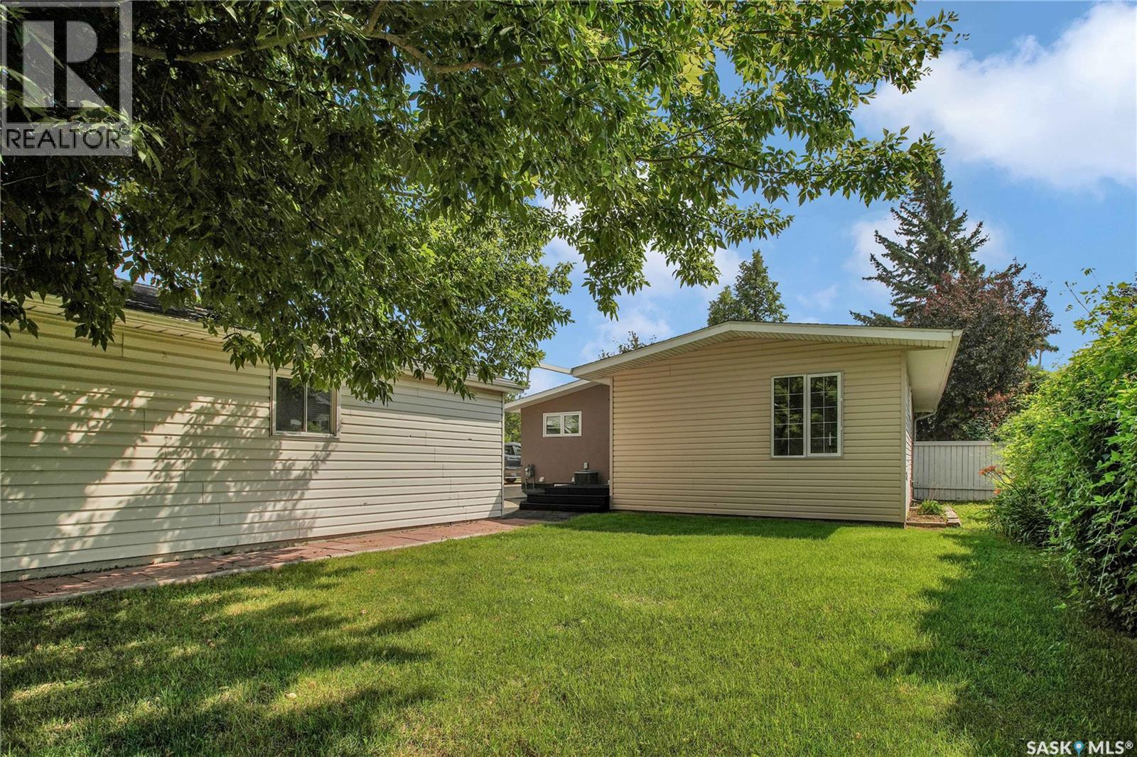 Photo 27 of 26 Columbia Drive, Saskatoon SK